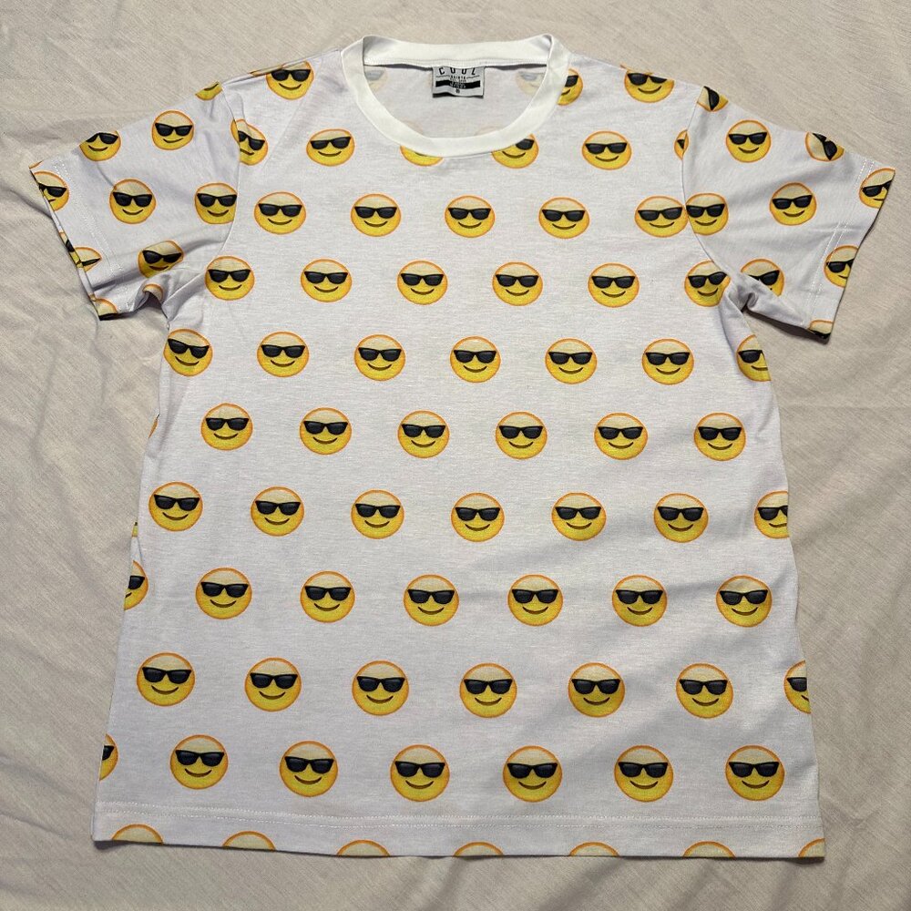 Very Cool Shirtz Emoji Tee Rare Short Sleeve T Shirt Size XS Great Condition